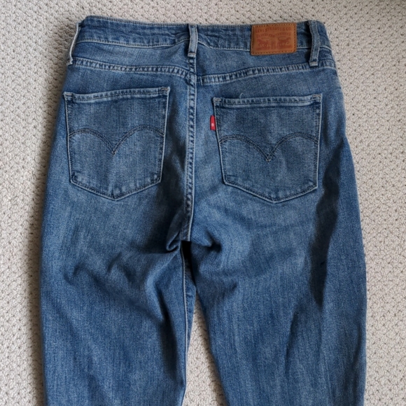 Levi's High Rise Skinny Blue Jeans - Picture 5 of 7
